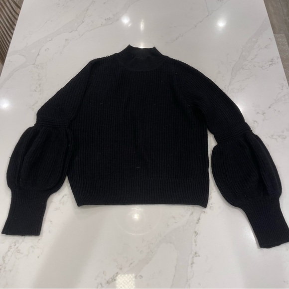 Willow & Clay Black Bubble Sleeve Sweater with Cut out in Back - Picture 2 of 14